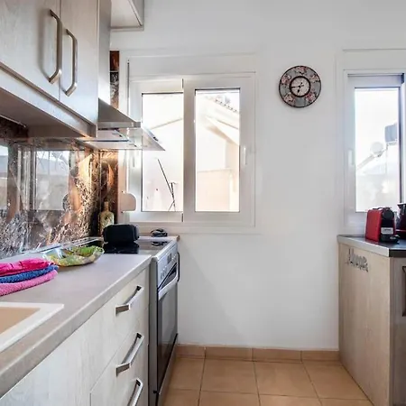 Apartment Family Next To Hall Gazi