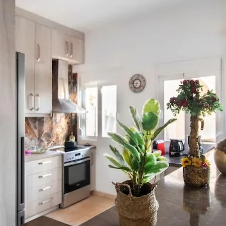 Apartment Family Next To Hall Gazi